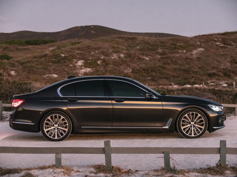  BMW 740i 2016 года  (ZA) (фото 7 из 30)